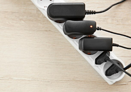 Voltage converter